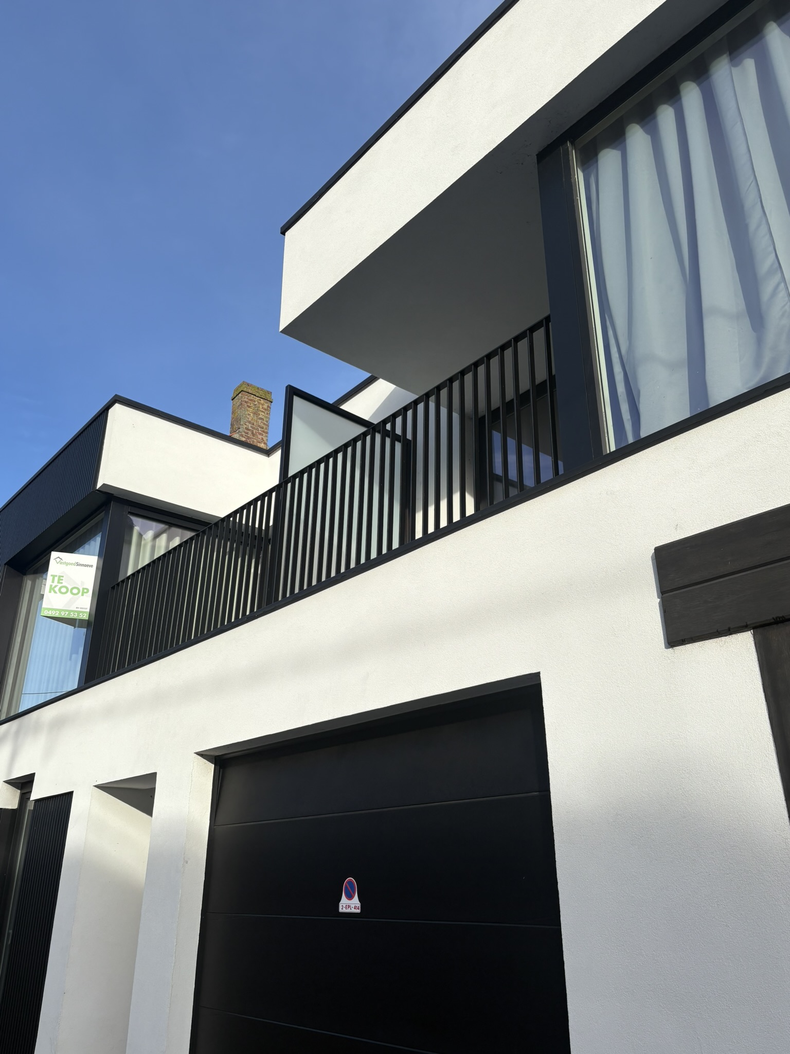 Balustrades in strakke zwarte poederlak voor residenties